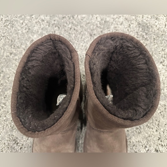 Uggs classic short dark brown| size 5 - Picture 6 of 9
